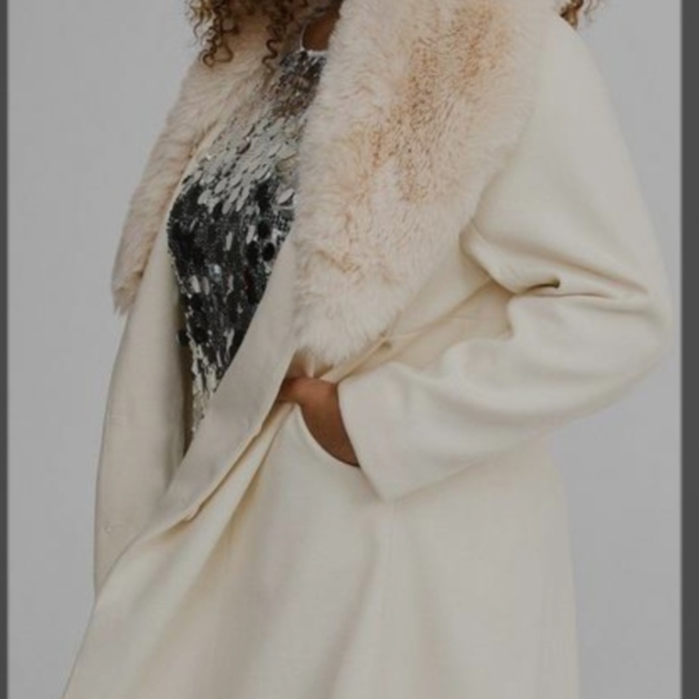 Elegant Cream Faux Fur Collar Coat